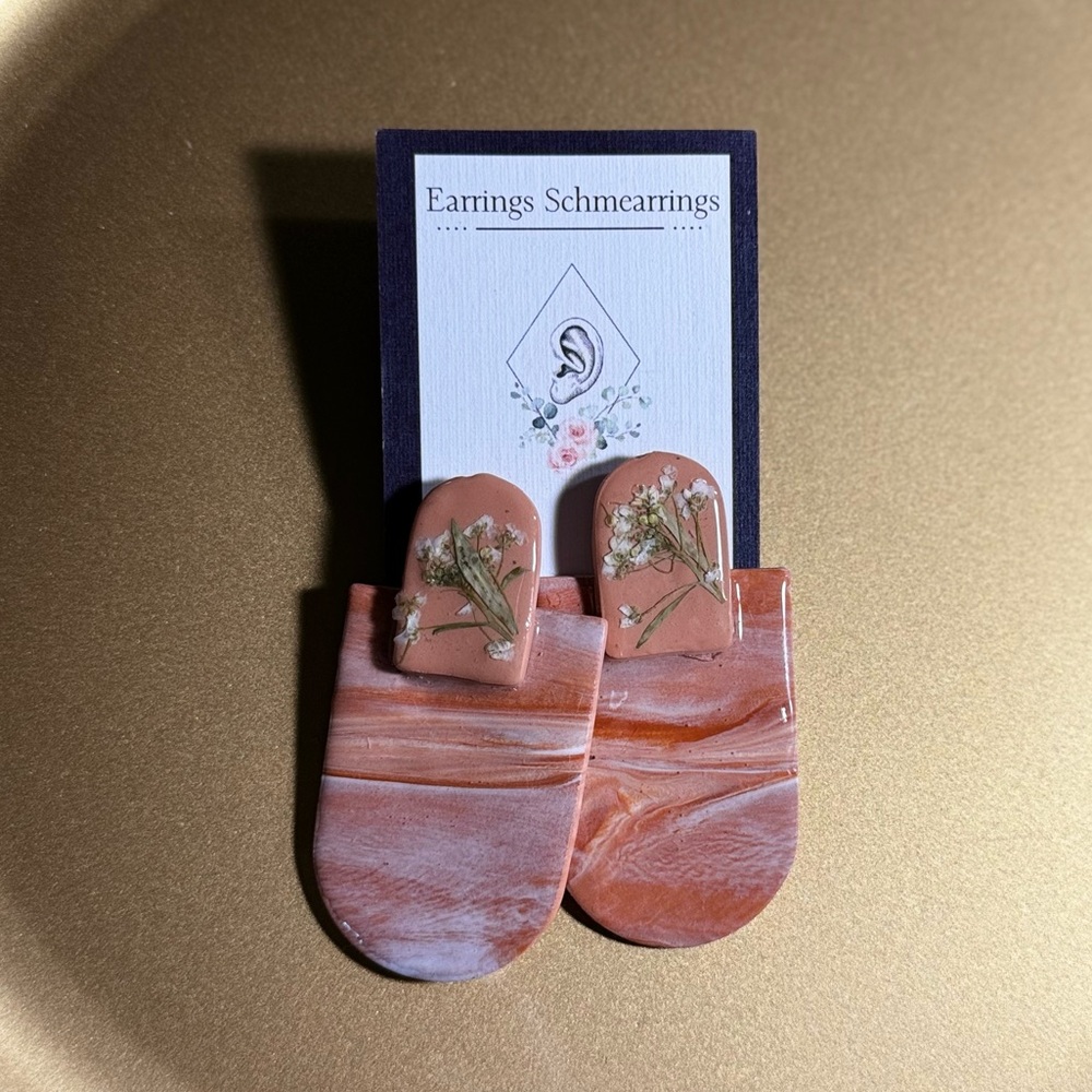 Woman’s polymer & resin earrings